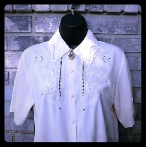 Vintage cream-white light weight embroi